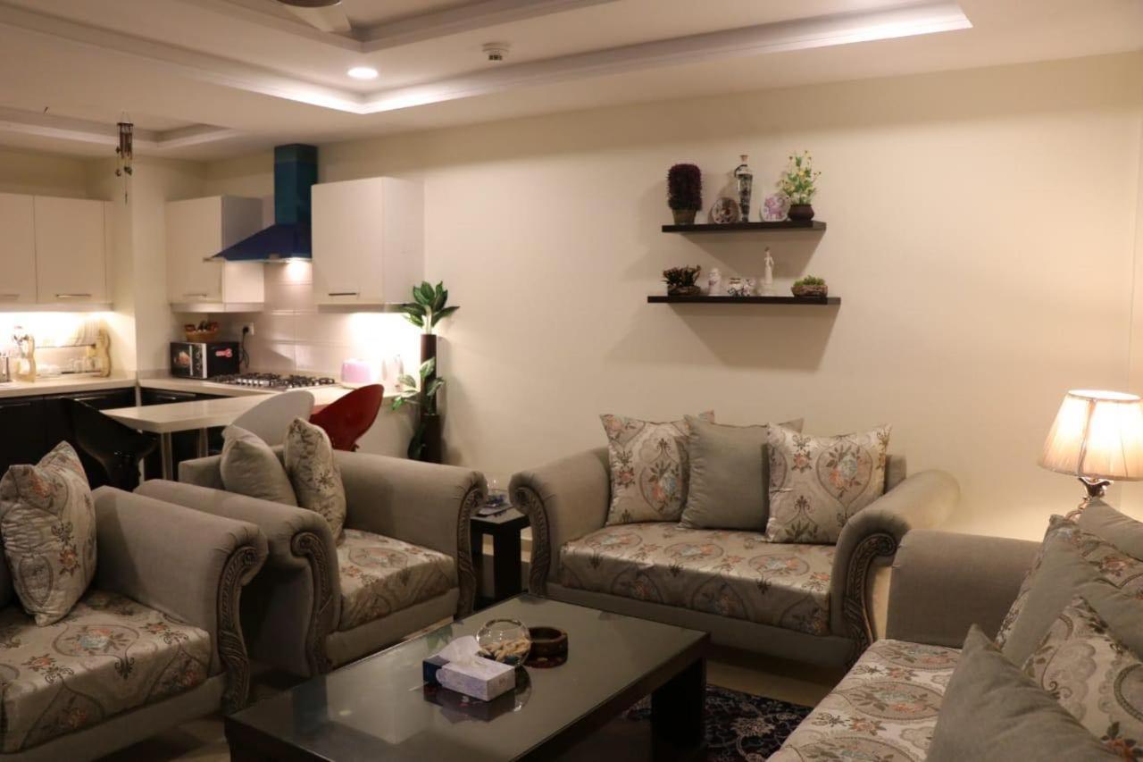 Elegant & Charming One Bed Apartment In Bahria Town Rawalpindi Exterior foto